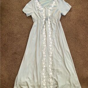 Sage Green Boutique Fehrnvi Maxi Dress